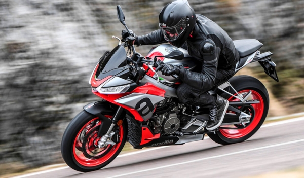 Prova Pompone Aprilia Tuono 660